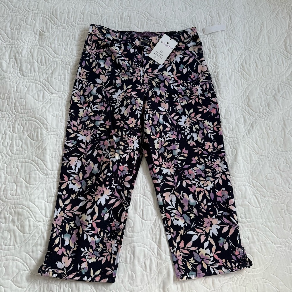 Gloria Vanderbilt Amanda Dark NavyFloral Capri Slimming‎ Pants Women's 10 NWT - Picture 3 of 12